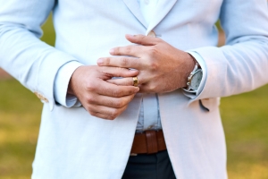 Choosing the Perfect Men's Wedding Band: A Guide for Grooms Choosing the Perfect Men's Wedding Band: A Guide for Grooms